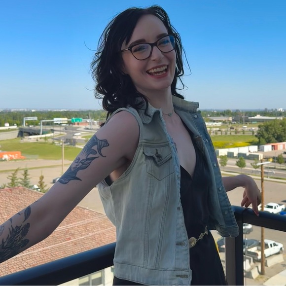 Meet your Posher, Angelica - Picture 1 of 3